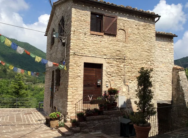 Il Bivacco Frasassi Climbing & Trail Running House