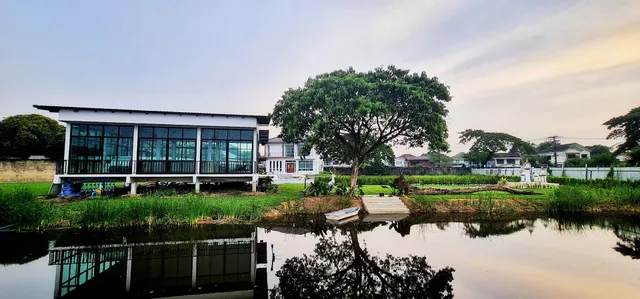 Tiny Island Lake Lodge