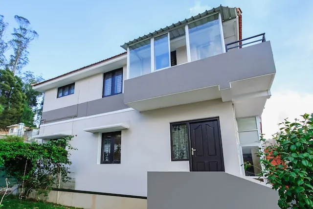 OYO Home 35925 Premium 2-BHK Cottage Hollywood Hill Road