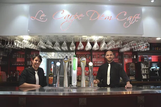 Le Carpe Diem Café