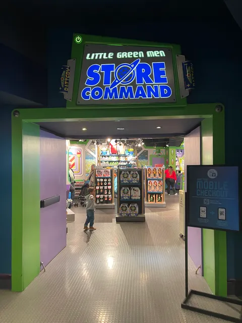 Little Green Men Store Command