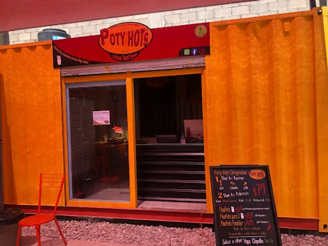 Poty Hots Relíz, Chilaquiles, Mini Hot Cakes, flautas gigantes.