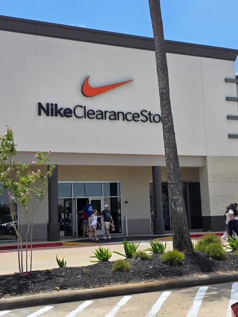 Nike Clearance Store - Pasadena
