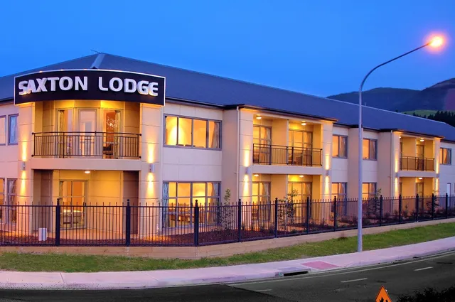 Saxton Lodge