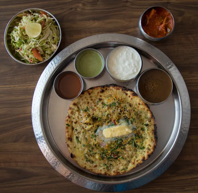 Stuff's Food | Chur Chur Naan | Panjabi Food | Stuff"s Kulcha | Paratha
