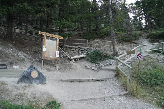 Tunnel Mountain Trailhead (Upper Parking Lot)