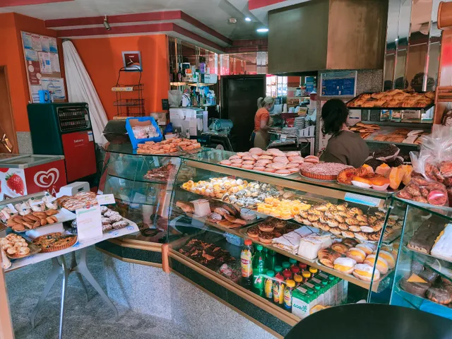 Doce Rio-pão Quente E Confeitaria Lda