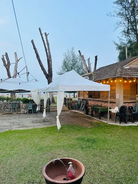 HOMESTAY ERNEY GUEST HOUSE BALOK/GEBENG/KUANTAN PORT 2 AIRCOND