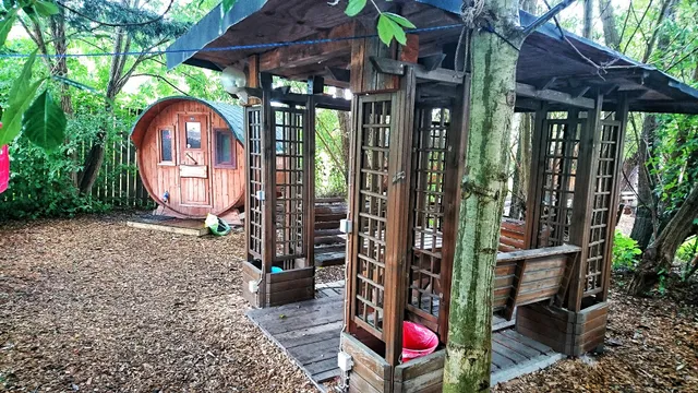 Mini Hotel Übernachten Im Gurkenfass