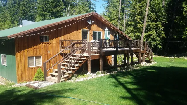 Roaring Creek Lodge & Cabins