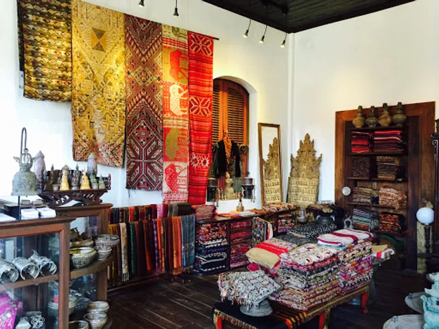 Pathana Boupha Antique House