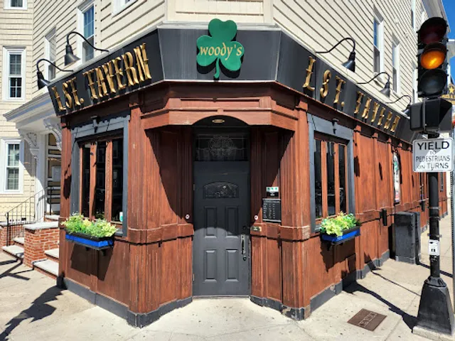 L Street Tavern