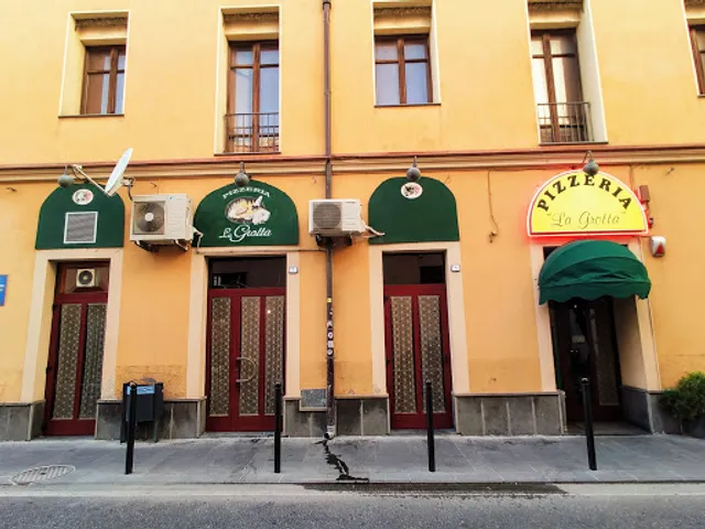 La Grotta's Pizza