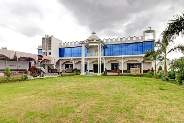 OYO 77833 Galaxy Hotel & Restaurant