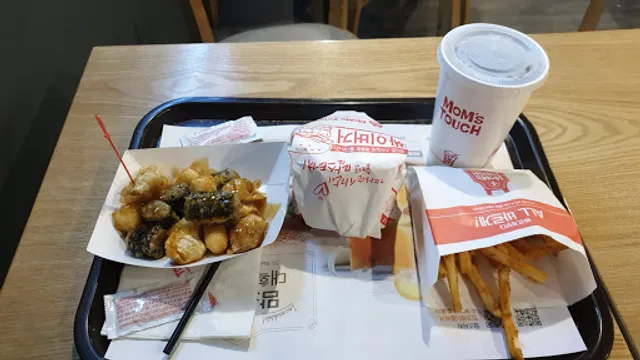 맘스터치 영남대점