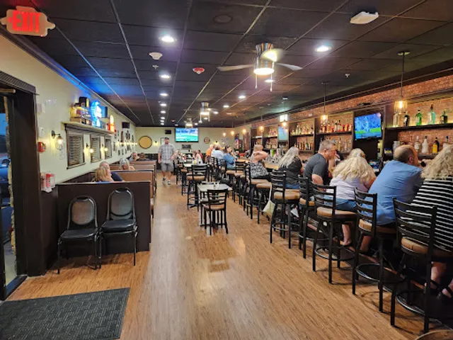 Aces Garage Bar & Grill