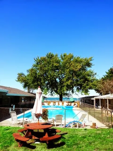 Beachcomber Motel & Apartments