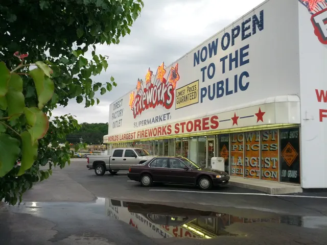 Fireworks Supermarket - Cleveland, TN
