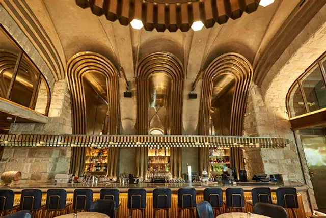 J.Sparrow Bar & Grill