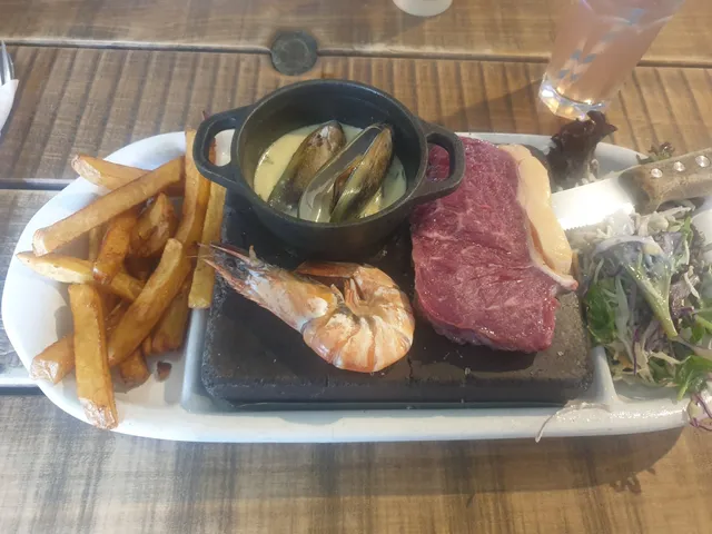 Icons Sports Bar & Cafe