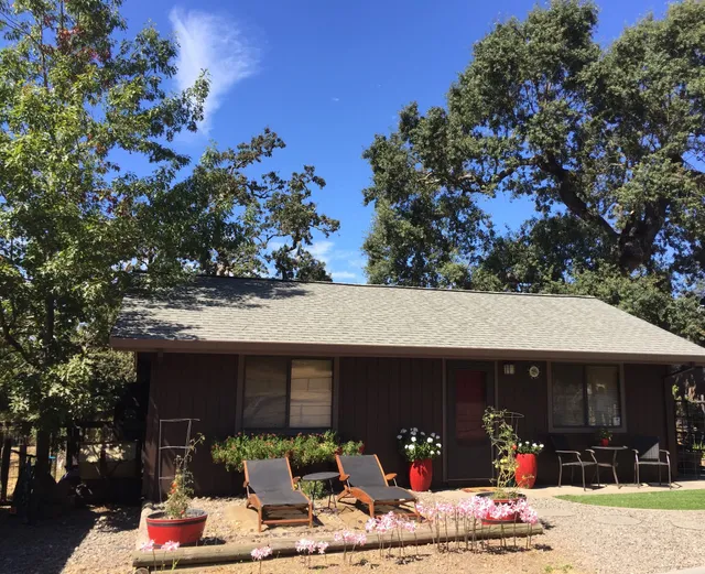 Kenwood Oaks Guest House