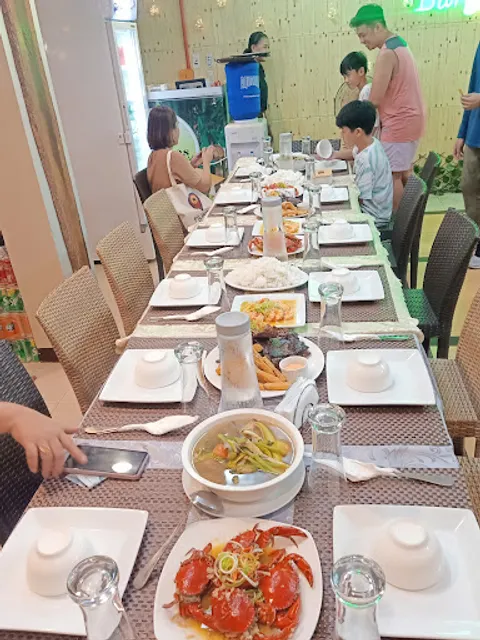 Crabs & Ribs by Calle Burgos