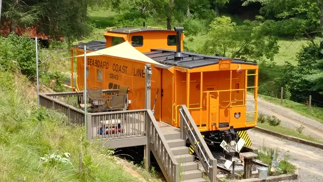Seaboard Coast Line #0843 Caboose by Buffalo Creek Vacations