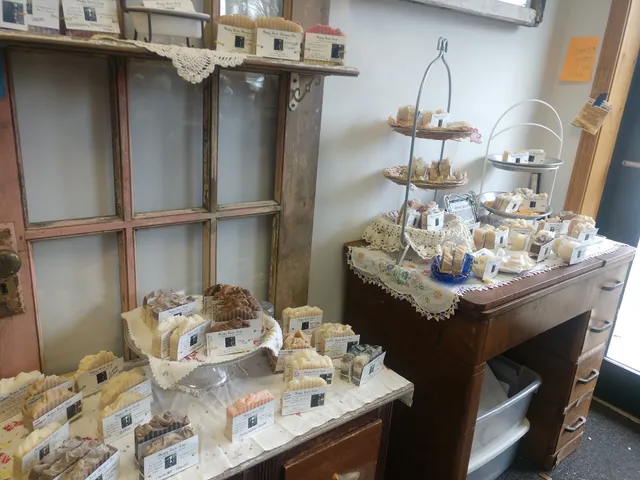 Country Stitches Alterations & Embroider