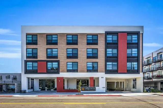 La Quinta Inn & Suites by Wyndham San Jose Airport-Downtown