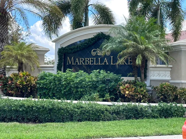 Marbella Lakes - Naples House