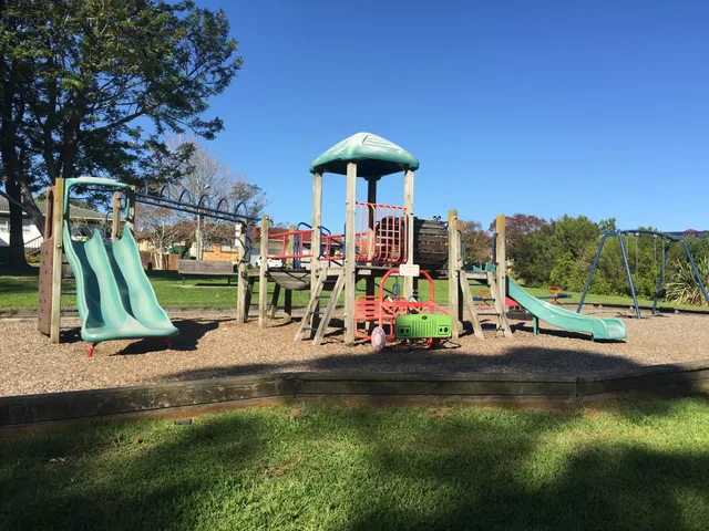 Highland Park Dr Playground