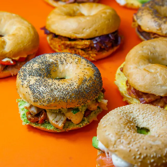 Elvy - Bagel & Salad