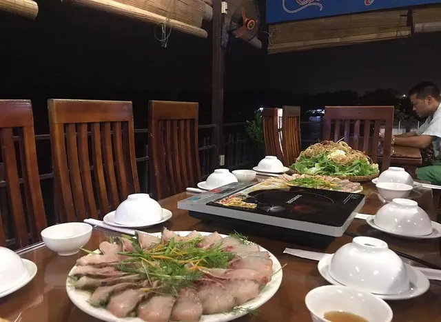 Vinh Gia Airport Lake View Hostel