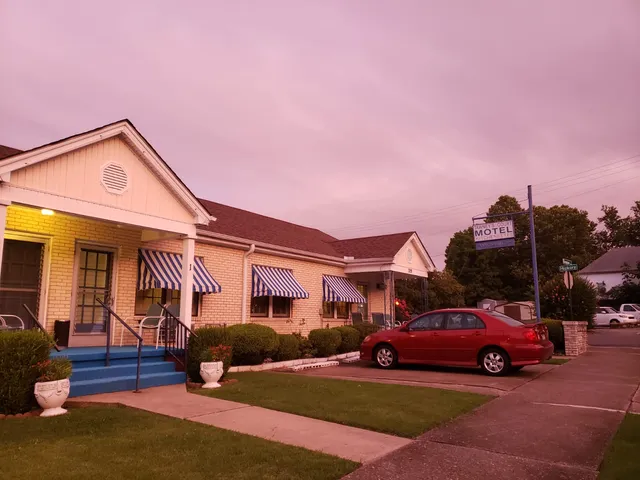 Tawney's Court Motel