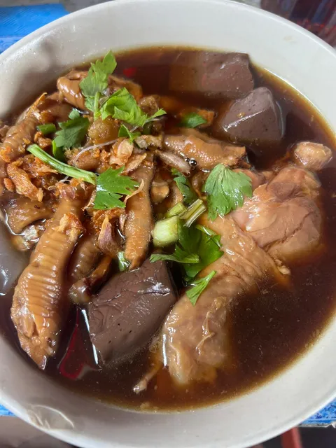 ก๋วยเตี๋ยวไก่ตุ๋น มีนบุรี