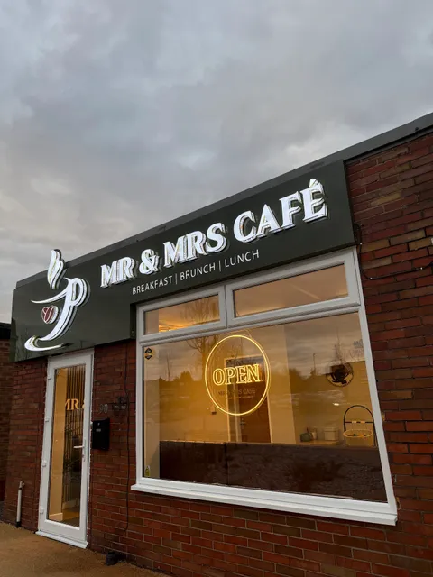Mr & Mrs Cafe