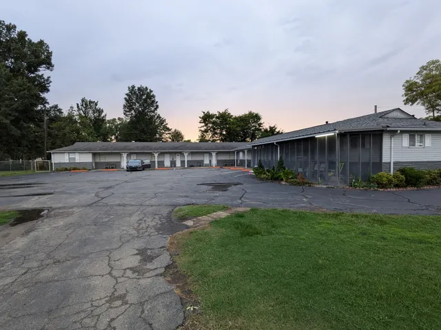 J & M Motel