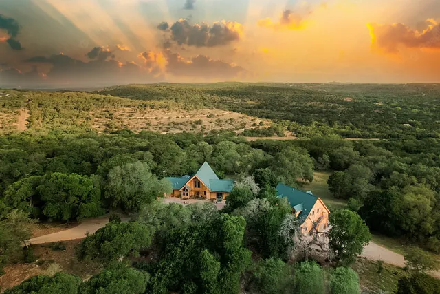 Prow'd House Bed & Breakfast