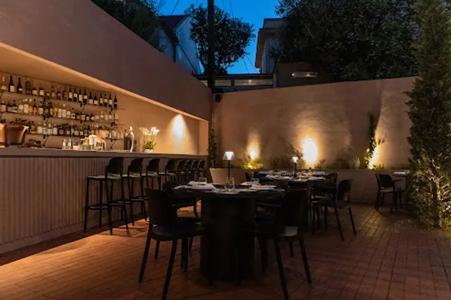 Terre Mouikis Restaurant