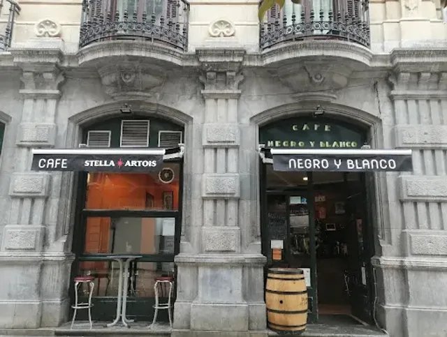 Café Negro y Blanco