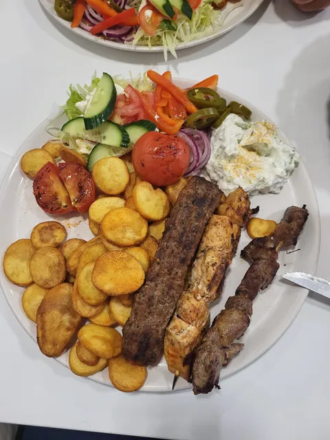 Younes Grill & Pizza