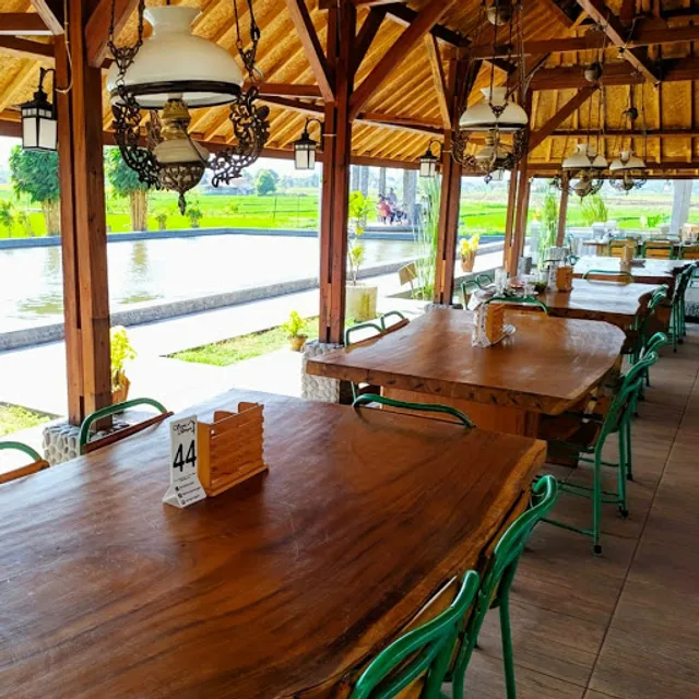 Rumah Makan Saung Ranggon