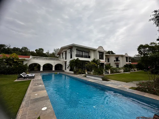 Isprava Estate de Frangipani