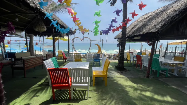 Wind & Moon Restaurant & Bar/ Nhà hàng Gió Trăng