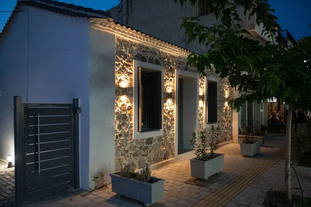Centro Stone House