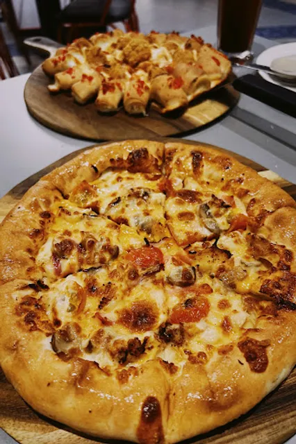 Pizza Hut Restaurant Mid Valley Megamall