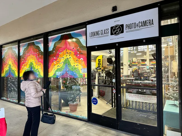 Looking Glass Photographic Outfitters