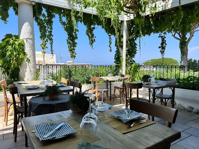 Columbus Capri Bar Ristorante