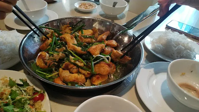 Chả cá Hàng Sơn - 27 Huỳnh Thúc Kháng