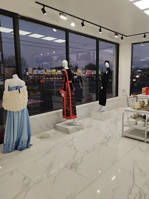 Fashion square and more